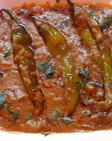 close-up of mirchi ka salan in a white plate