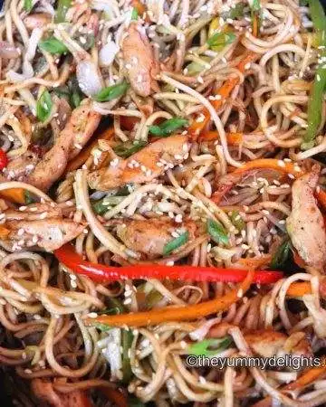 close up image of chicken chow mein