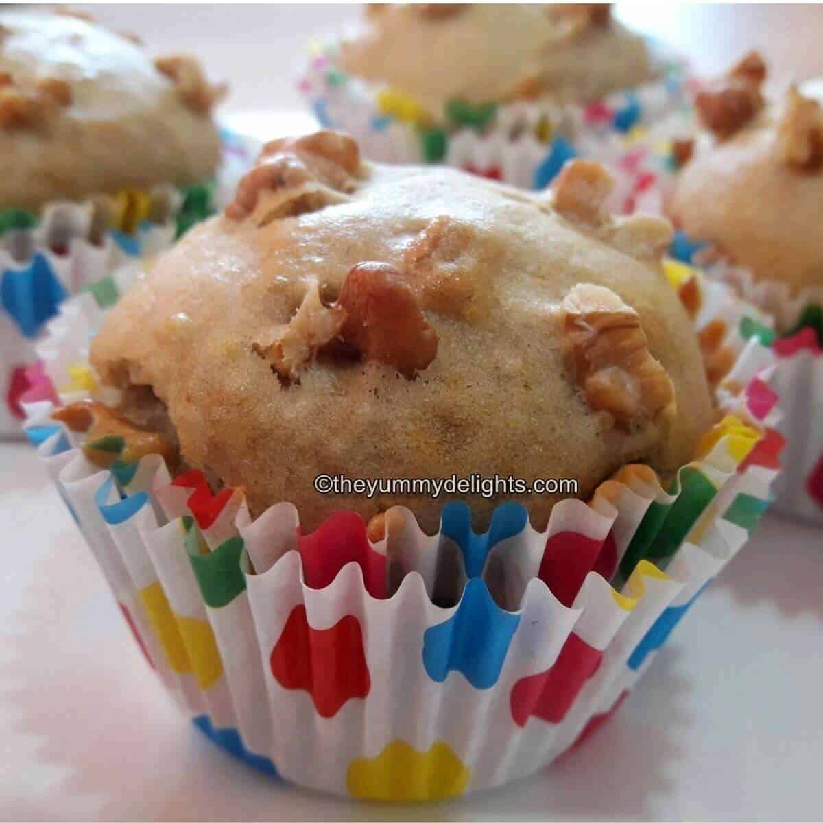 banana and nut muffins 1