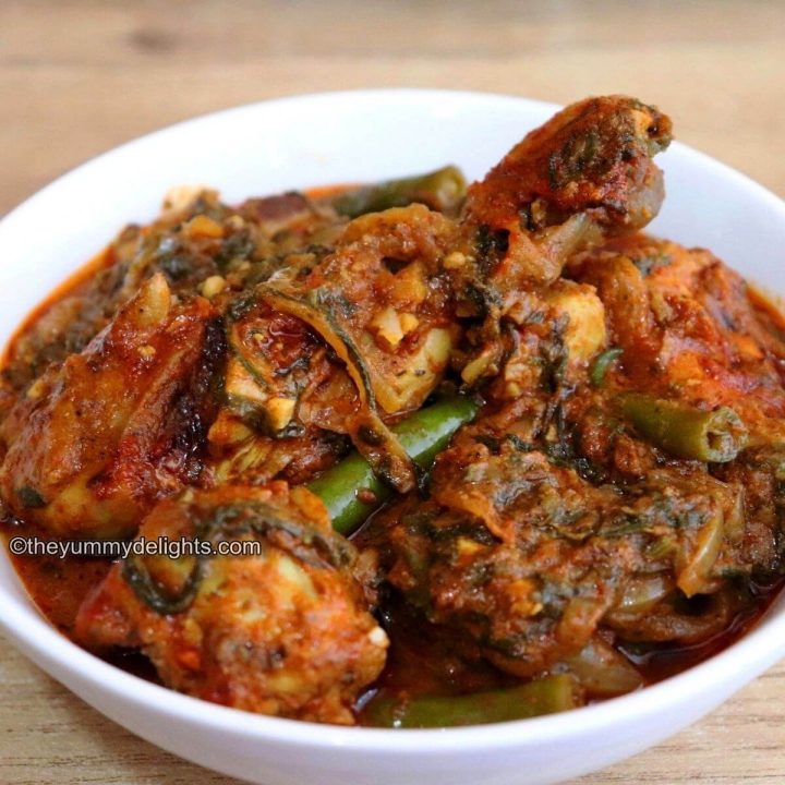 Palak Chicken (Spinach Chicken Curry) - The Yummy Delights