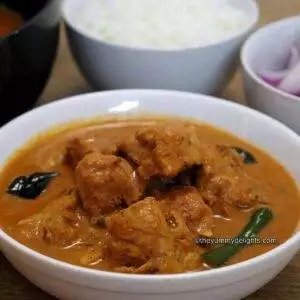 ceylon chicken curry served in a white bowl.