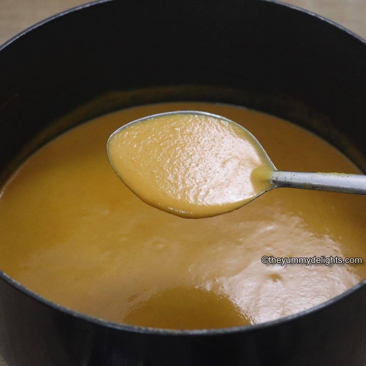 close-up of curry base sauce in a black colored pot.