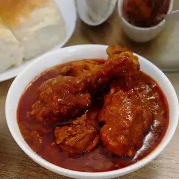 close-up of chicken vindaloo served in a white colored bowl.