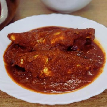 close-up of bangude pulimunchi served on a white plate.