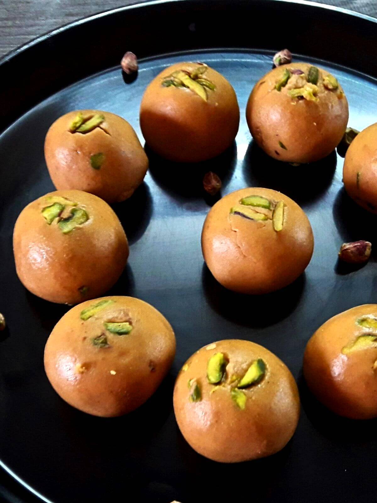 close-up of besan ladoo served in a plate.