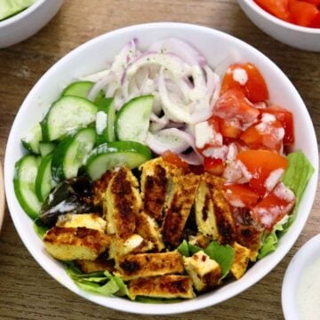 close-up of chicken shawarma salad bowl.