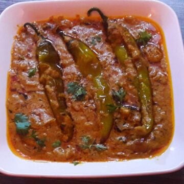 close-up of mirchi ka salan in a plate.