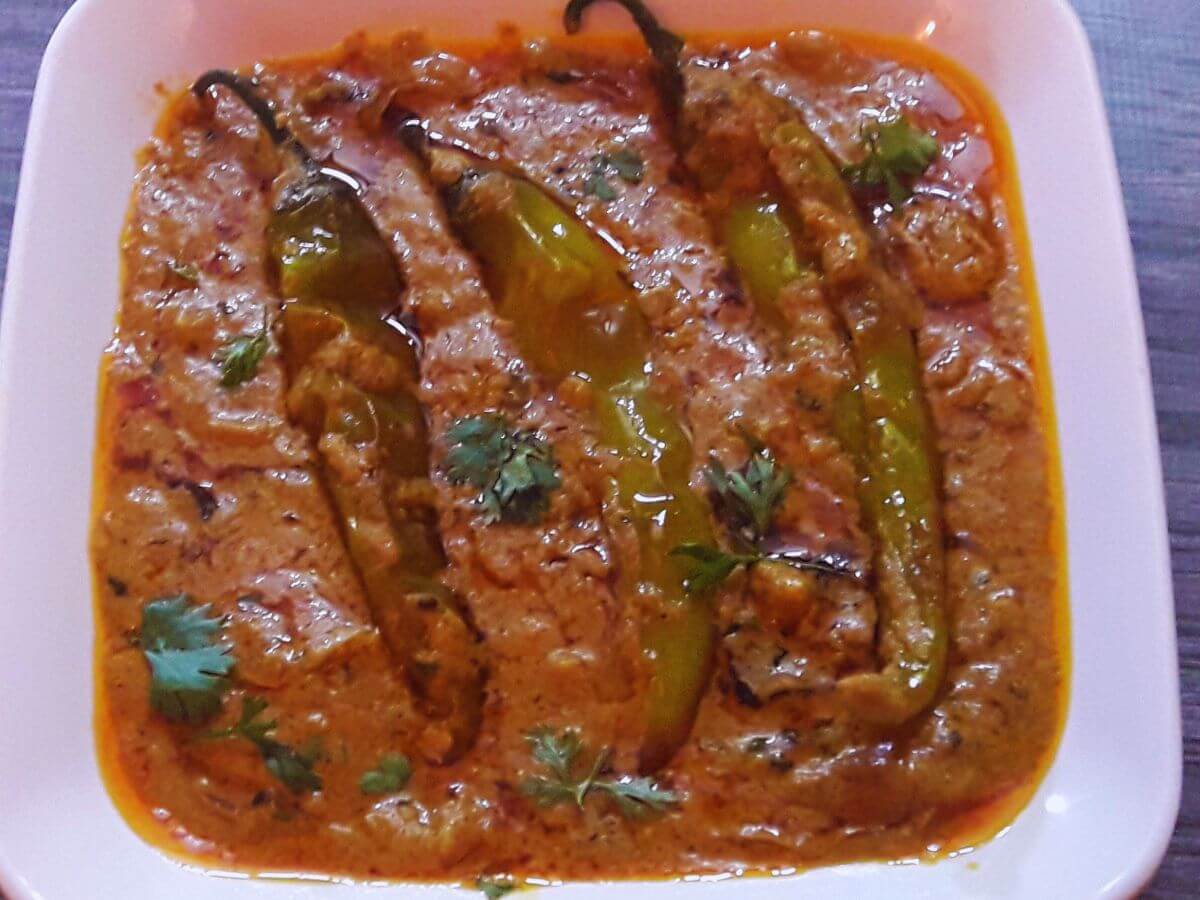 close-up of mirchi ka salan in a plate.