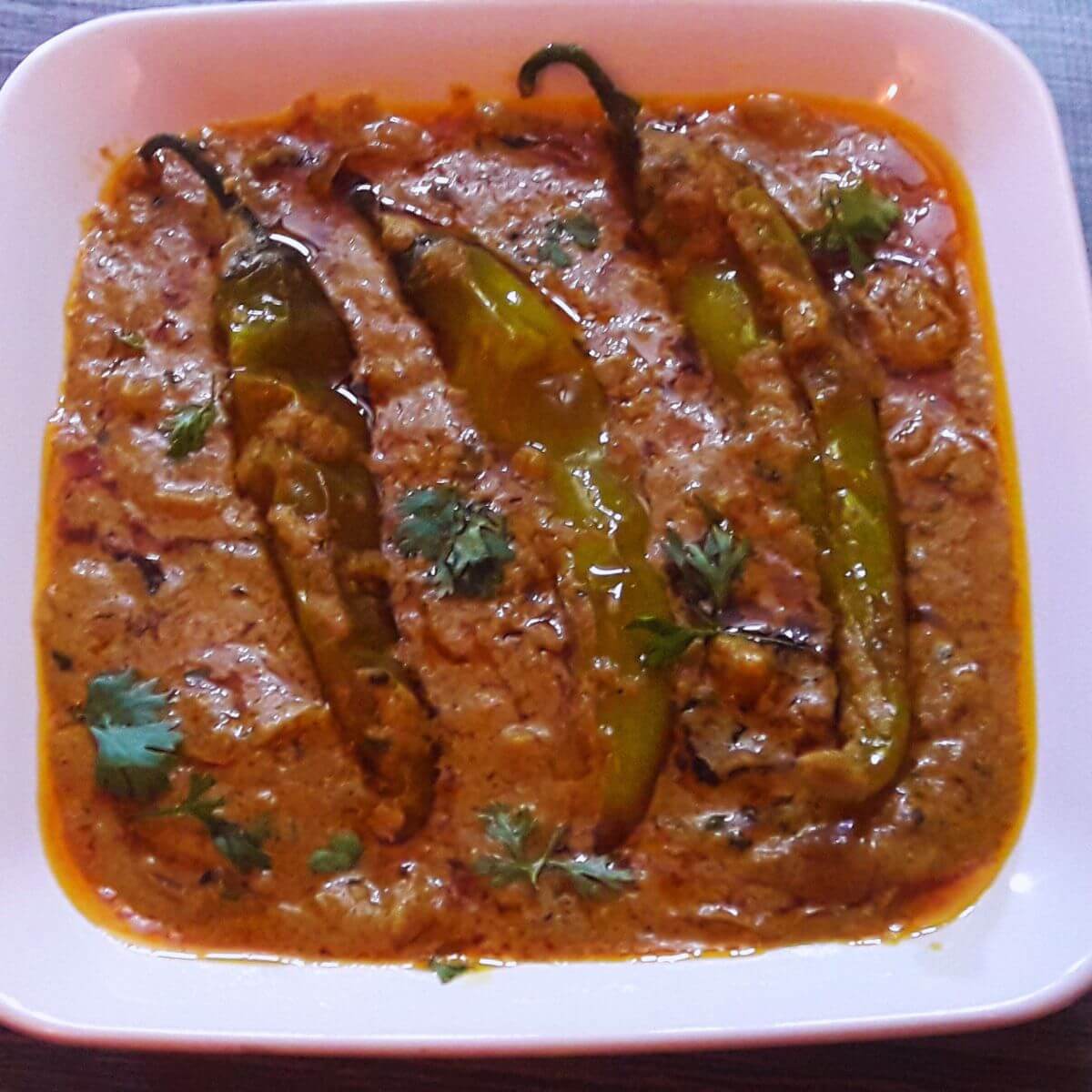 close-up of mirchi ka salan in a plate.
