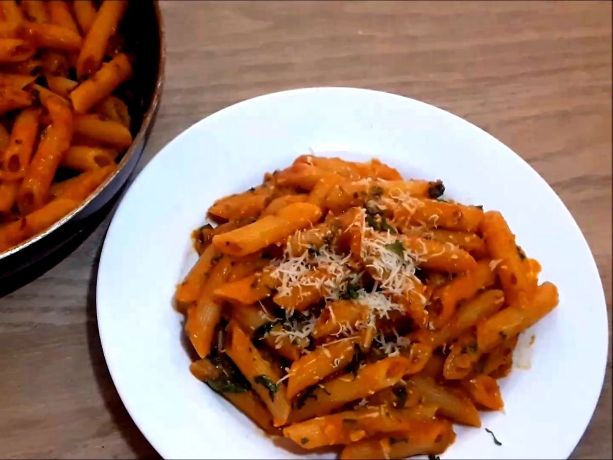 close-up of penne arrabbiata served on a plate.