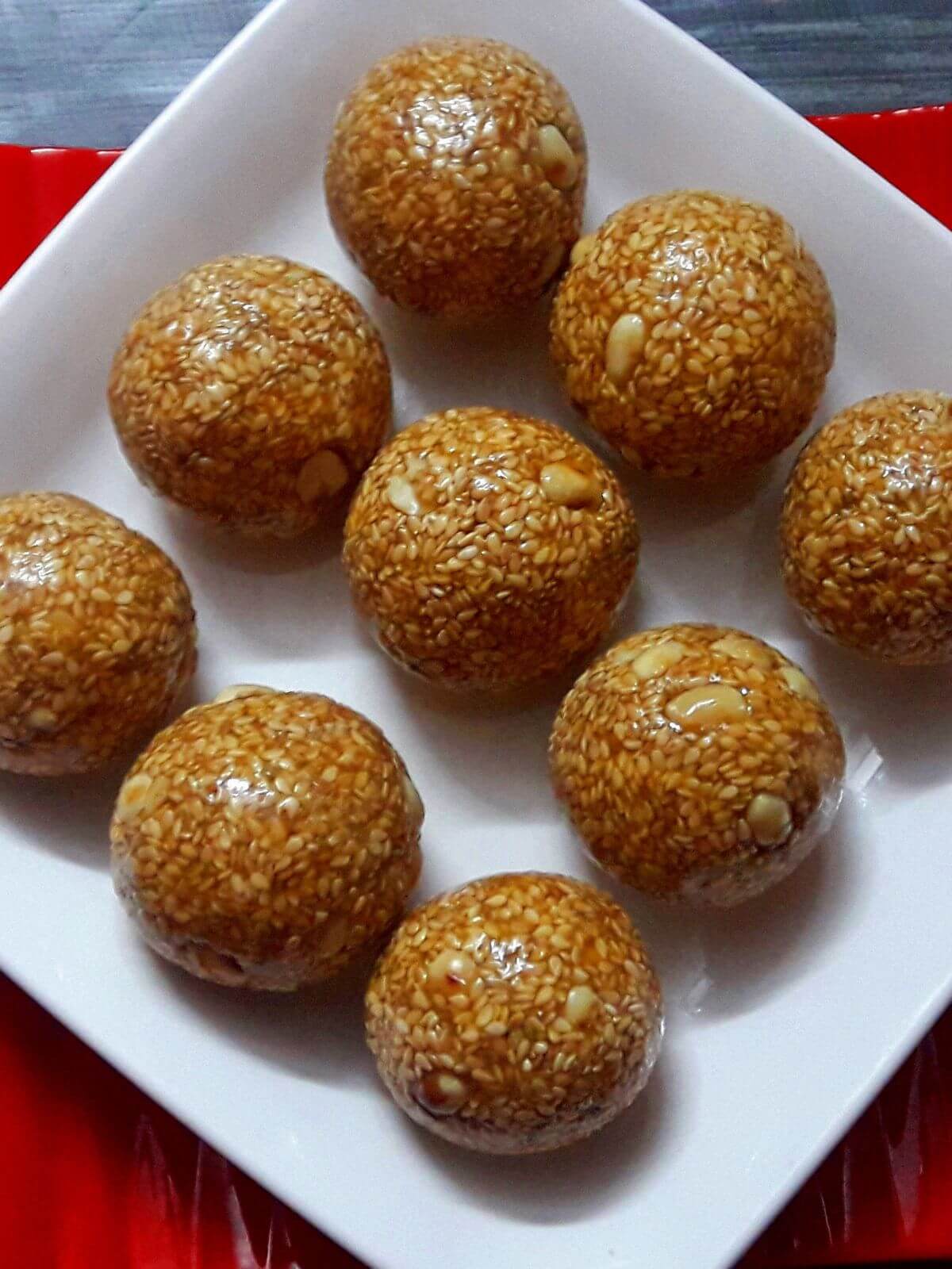 close-up of til ladoo served on a plate.
