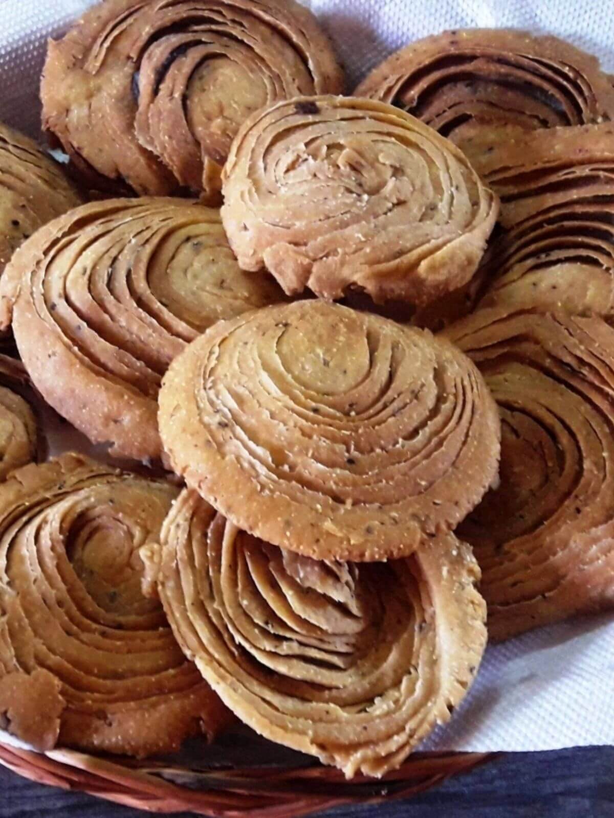 close-up of verki puri served in a bamboo basket.