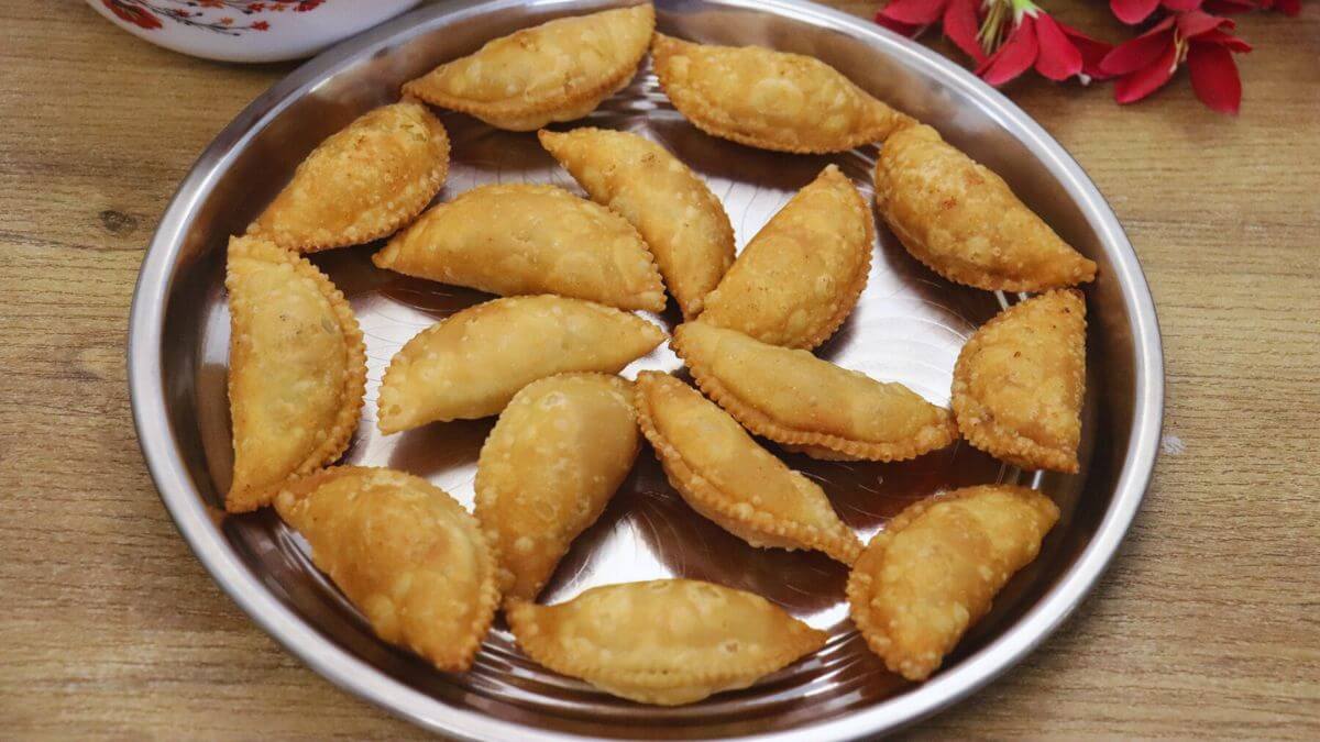 goan neureo served in a thali.