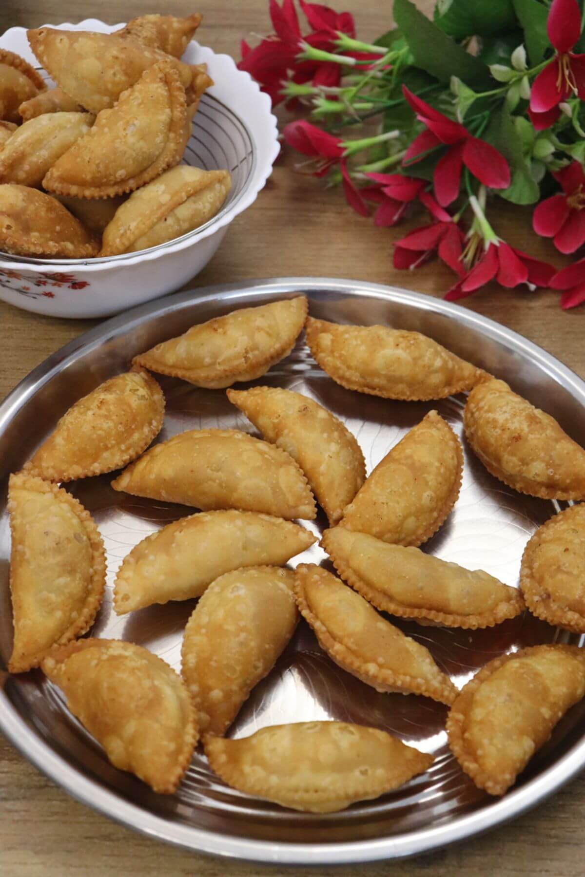 goan nevri served in a thali with some neureo in a white bowl on the side.