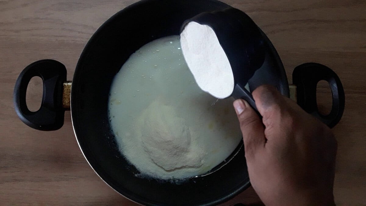 addition of milk powder to the pan to make instant khoya.