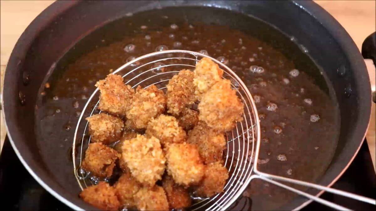 fried cripsy chicken nuggets.