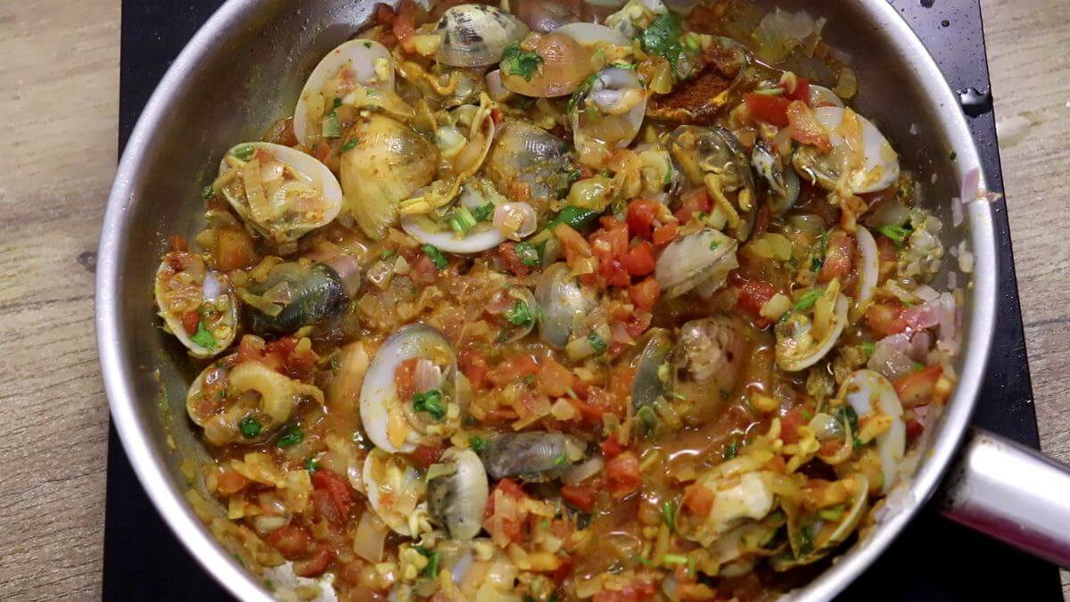 Clams cooking in the pan.