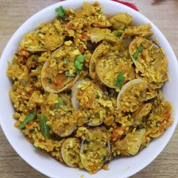 Goan clam sukka in a white bowl.