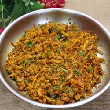 Prawns kismoor (Goan dry shrimp recipe) in a skillet.