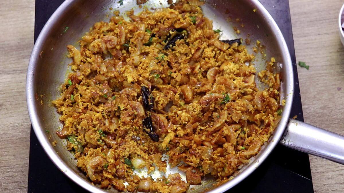 Texture of spicy Goan kismoor made with dried prawns.