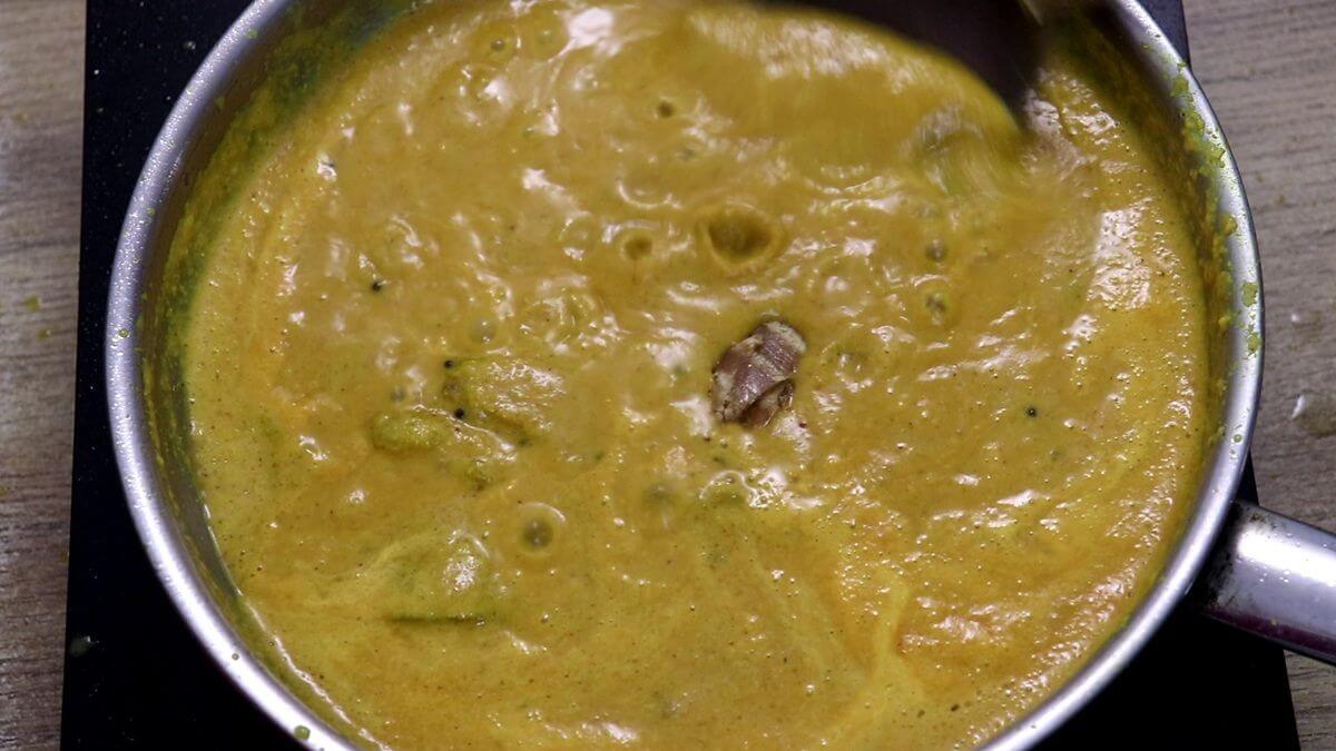 simmering raw mango uddamethi.