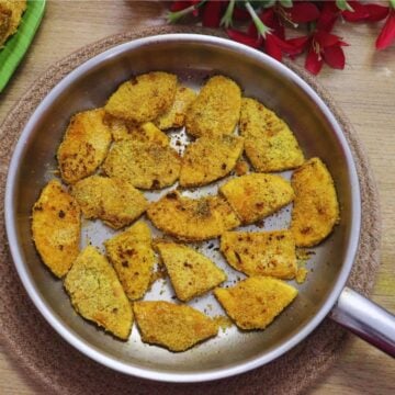 Crispy rava-coated breadfruit fry (neerpanas fry) slices in a pan.