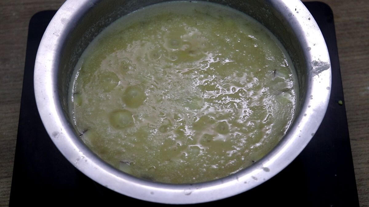 cooked mangane in pot.