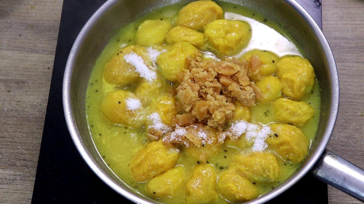 mangoes and jaggery added to mango sasav.