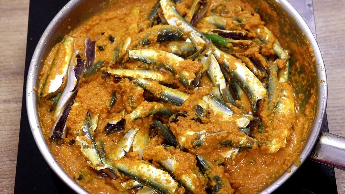 Fish sukka cooking in a thick coconut and spice masala.