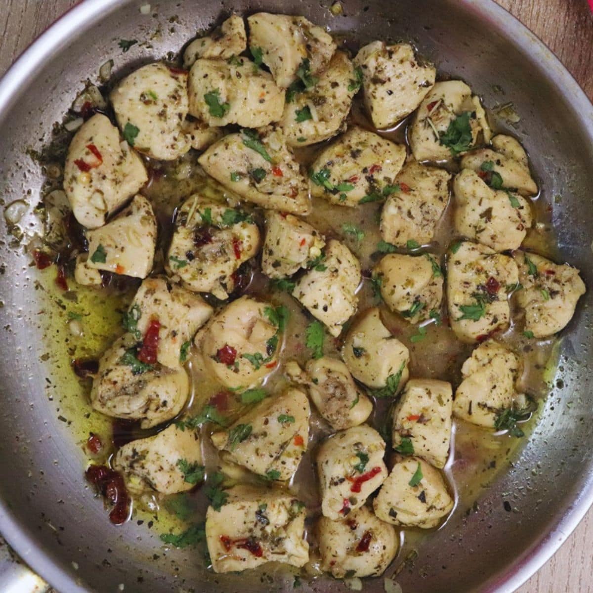 lemon garlic chicken made with juicy chicken breast, garlic, lemon, and herbs in a skillet.