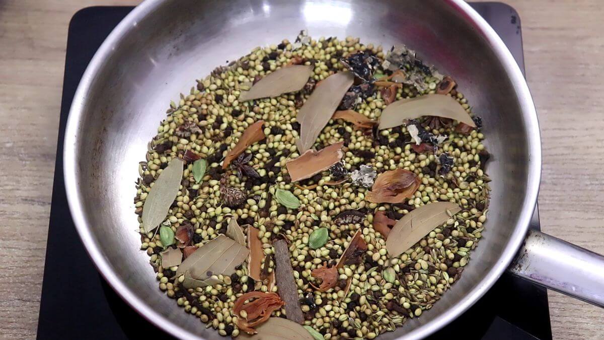 Roasting whole spices for Goan Xacuti masala powder.