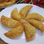 Pittachyo Neureo served on a white plate.