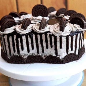 close-up image of oreo cake.